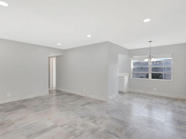 121 Bedford E, West Palm Beach FL 33417