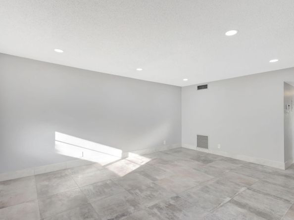 121 Bedford E, West Palm Beach FL 33417