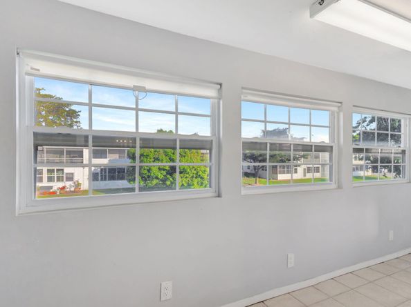 121 Bedford E, West Palm Beach FL 33417