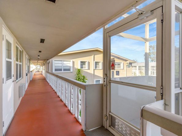 121 Bedford E, West Palm Beach FL 33417