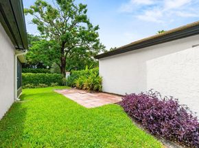 77 Ironwood Way N, Palm Beach Gardens FL 33418