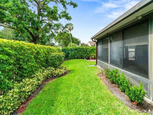 77 Ironwood Way N, Palm Beach Gardens FL 33418