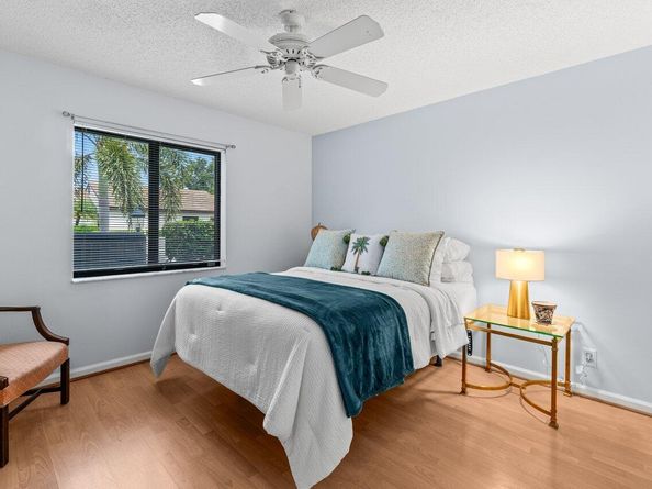 77 Ironwood Way N, Palm Beach Gardens FL 33418