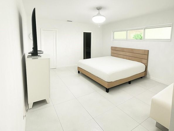 751 Hollywood Blvd, Hollywood FL 33019