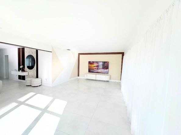 751 Hollywood Blvd, Hollywood FL 33019