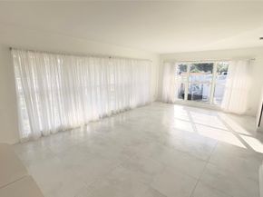 751 Hollywood Blvd, Hollywood FL 33019