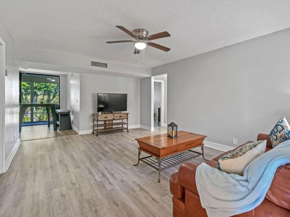 5160 Las Verdes Circle 314, Delray Beach FL 33484