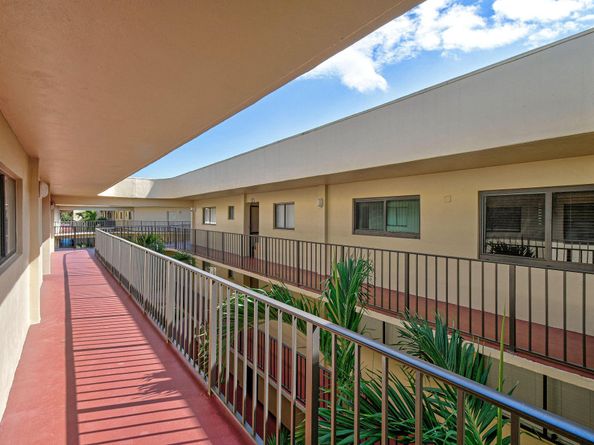 5160 Las Verdes Circle 314, Delray Beach FL 33484