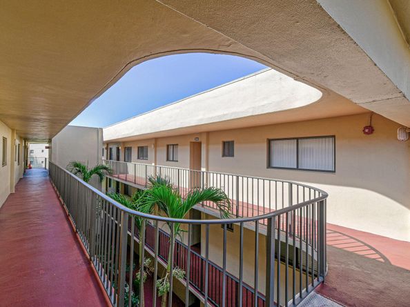 5160 Las Verdes Circle 314, Delray Beach FL 33484