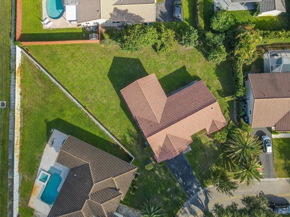 2881 NW 98th Way, Coral Springs FL 33065