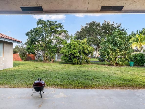 2881 NW 98th Way, Coral Springs FL 33065