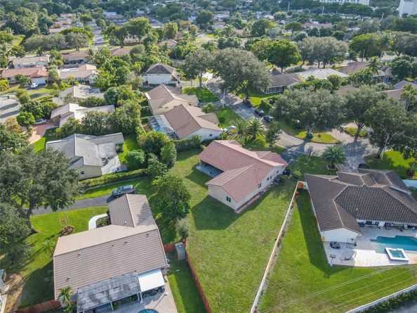 2881 NW 98th Way, Coral Springs FL 33065