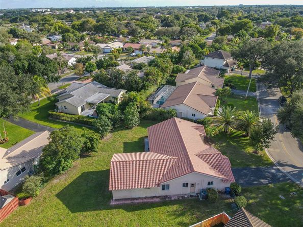 2881 NW 98th Way, Coral Springs FL 33065
