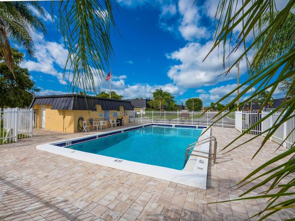 2471 Waterside Drive, Lake Worth FL 33461