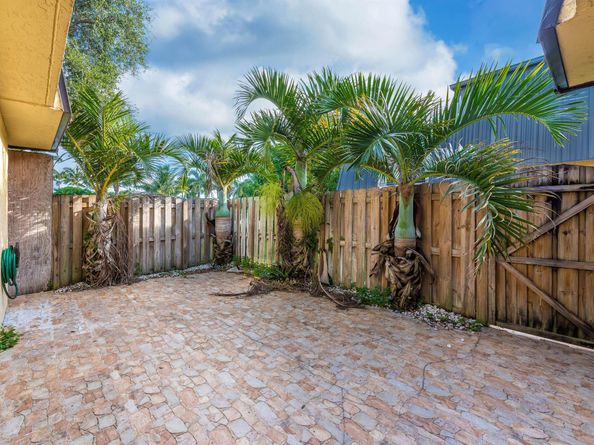 2471 Waterside Drive, Lake Worth FL 33461