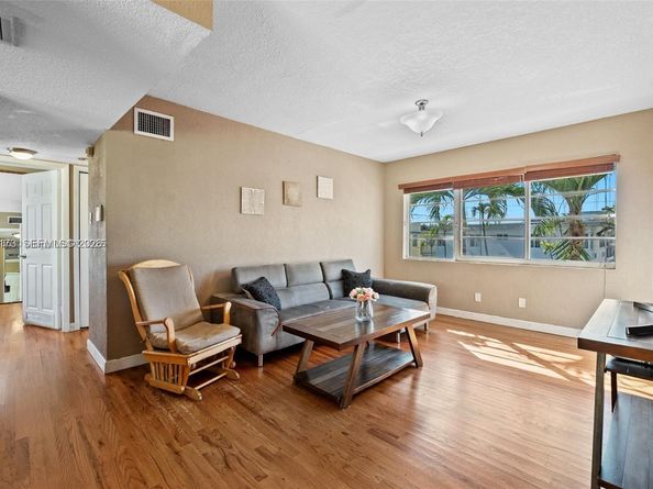 8345 Byron Avenue 6, Miami Beach FL 33141