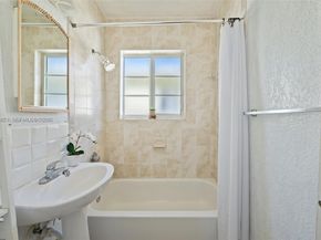 8345 Byron Avenue 6, Miami Beach FL 33141
