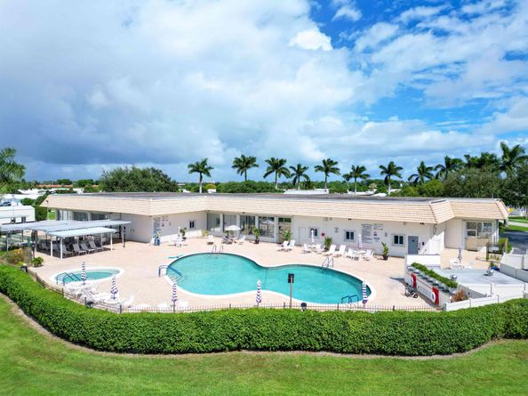 2003 SW 17th Street, Boynton Beach FL 33426