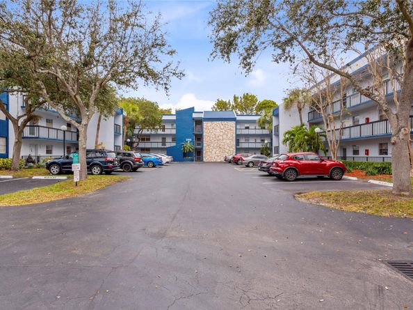 3150 Holiday Springs Blvd 308, Margate FL 33063