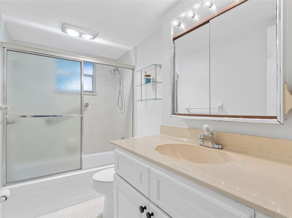 3150 Holiday Springs Blvd 308, Margate FL 33063