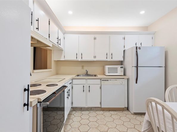 3150 Holiday Springs Blvd 308, Margate FL 33063