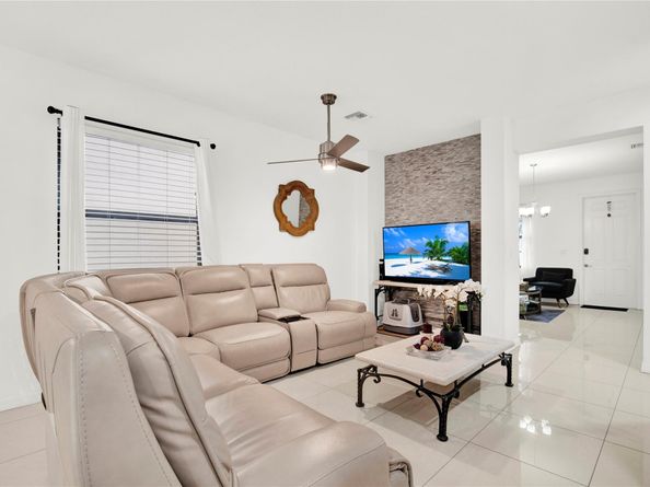 805 NE 191st St, Miami FL 33179