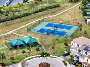 805 NE 191st St, Miami FL 33179