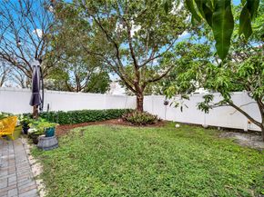 805 NE 191st St, Miami FL 33179