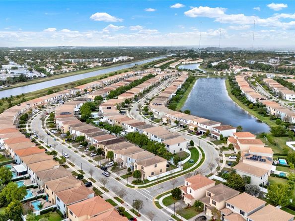 805 NE 191st St, Miami FL 33179