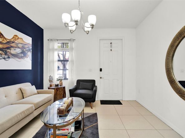 805 NE 191st St, Miami FL 33179