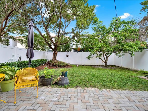 805 NE 191st St, Miami FL 33179