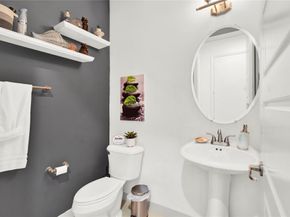 805 NE 191st St, Miami FL 33179