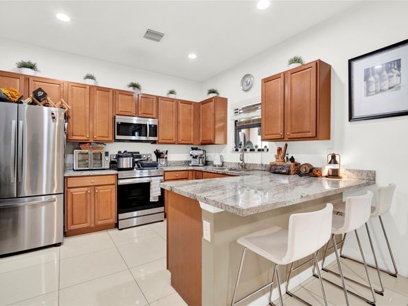 805 NE 191st St, Miami FL 33179