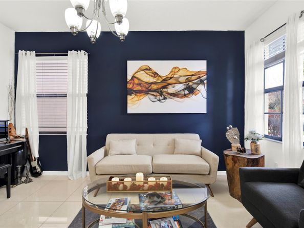 805 NE 191st St, Miami FL 33179