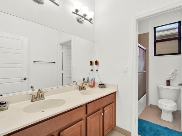 805 NE 191st St, Miami FL 33179