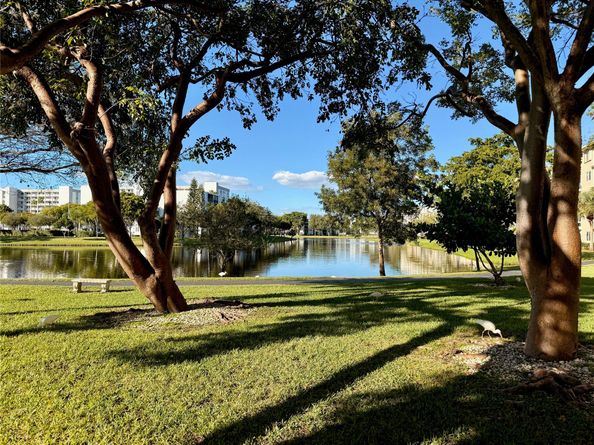 2112 S Cypress Bend Dr 508, Pompano Beach FL 33069