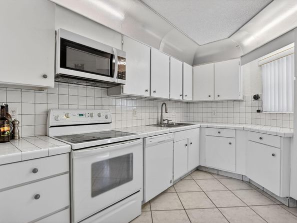 5650 Camino Del Sol 106, Boca Raton FL 33433