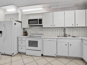 5650 Camino Del Sol 106, Boca Raton FL 33433