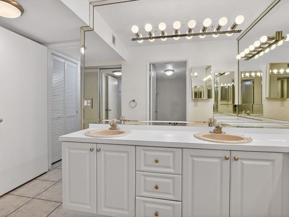 5650 Camino Del Sol 106, Boca Raton FL 33433