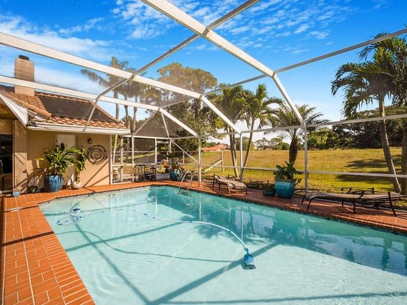 1558 Grantham Dr, Wellington FL 33414