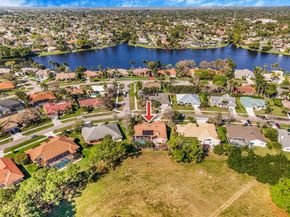 1558 Grantham Dr, Wellington FL 33414