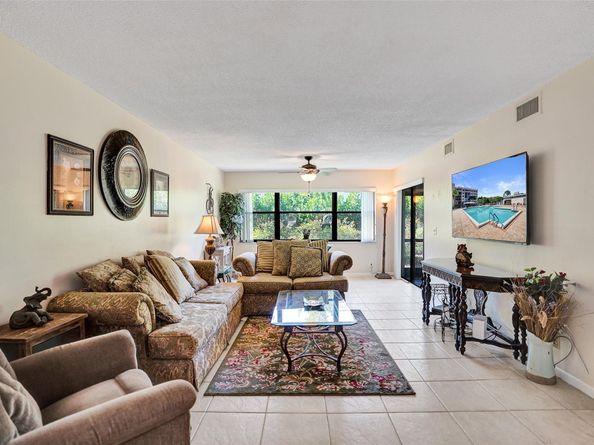 7689 Tahiti Ln 104, Lake Worth FL 33467