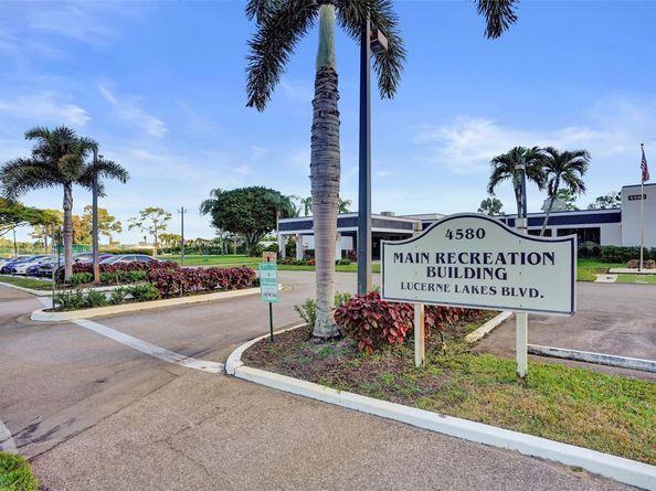 7689 Tahiti Ln 104, Lake Worth FL 33467