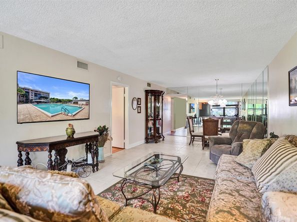 7689 Tahiti Ln 104, Lake Worth FL 33467