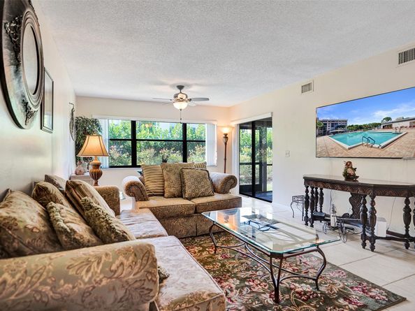 7689 Tahiti Ln 104, Lake Worth FL 33467