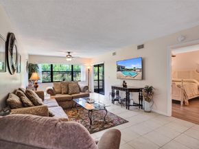 7689 Tahiti Ln 104, Lake Worth FL 33467