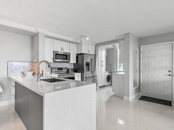 180 Yacht Club Way 102, Hypoluxo FL 33462