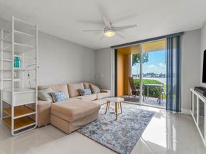 180 Yacht Club Way 102, Hypoluxo FL 33462