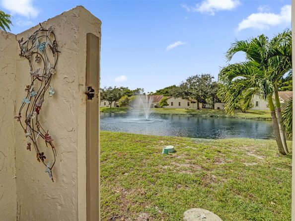 3044 S Oakland Forest Dr 2408, Oakland Park FL 33309