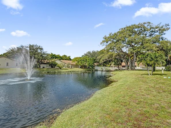 3044 S Oakland Forest Dr 2408, Oakland Park FL 33309